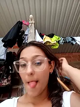 Snapshot of Ary-18 chatting on 12-17-25, 07:31 Ary-18 online show from 12-17-25, 07:31