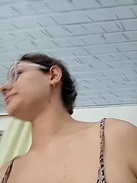 Snapshot of Ary-18 chatting on 12-18-25, 02:12 Ary-18 online show from 12-18-25, 02:12