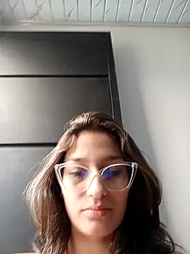 Snapshot of Ary-18 chatting on 12-22-25, 01:52 Ary-18 online show from 12-22-25, 01:52