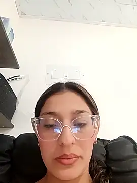 Snapshot of Ary-18 chatting on 01-12-26, 01:49 Ary-18 online show from 01-12-26, 01:49