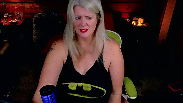 Snapshot of AliceHarlot chatting on 11-26-25, 05:30 AliceHarlot online show from 11-26-25, 05:30