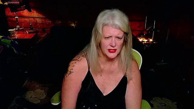 Snapshot of AliceHarlot chatting on 01-06-26, 05:44 AliceHarlot online show from 01-06-26, 05:44