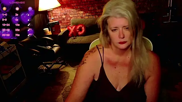 Snapshot of AliceHarlot chatting on 02-13-26, 05:03 AliceHarlot online show from 02-13-26, 05:03