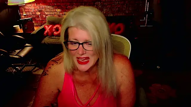 Snapshot of AliceHarlot chatting on 02-17-26, 04:20 AliceHarlot online show from 02-17-26, 04:20