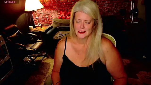 Snapshot of AliceHarlot chatting on 02-24-26, 03:26 AliceHarlot online show from 02-24-26, 03:26