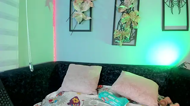 Annie karlsson   online show from 12-23-24, 08:25