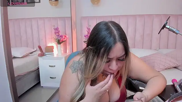 Annie karlsson   online show from 10-04-25, 04:10