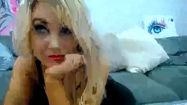 Snapshot of Niquitasparkles chatting on 11-26-25, 01:34 Niquitasparkles online show from 11-26-25, 01:34