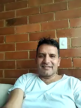 Snapshot of RogueTraveler chatting on 12-16-24, 07:21 RogueTraveler online show from 12-16-24, 07:21