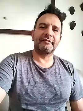 Snapshot of RogueTraveler chatting on 01-13-25, 02:42 RogueTraveler online show from 01-13-25, 02:42