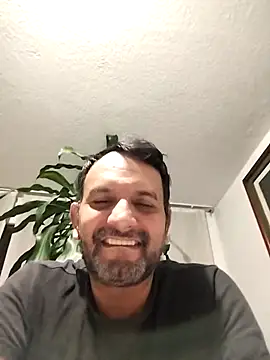 Snapshot of RogueTraveler chatting on 01-19-25, 03:39 RogueTraveler online show from 01-19-25, 03:39