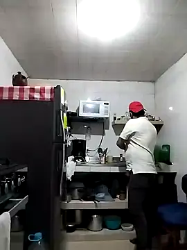 Snapshot of RogueTraveler chatting on 01-22-25, 12:38 RogueTraveler online show from 01-22-25, 12:38