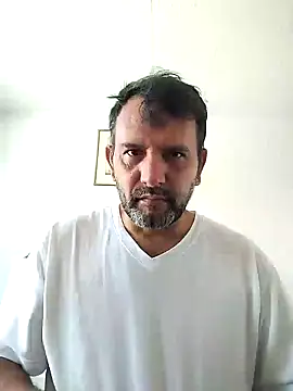 Snapshot of RogueTraveler chatting on 01-22-25, 04:02 RogueTraveler online show from 01-22-25, 04:02