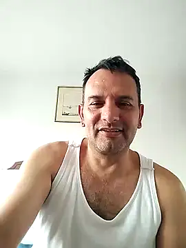 Snapshot of RogueTraveler chatting on 01-27-25, 06:20 RogueTraveler online show from 01-27-25, 06:20