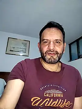 Snapshot of RogueTraveler chatting on 02-14-25, 01:23 RogueTraveler online show from 02-14-25, 01:23