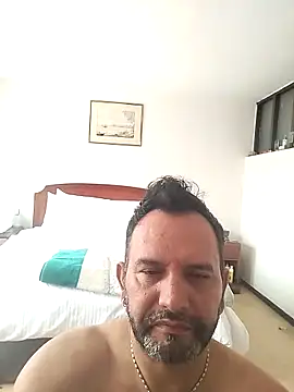 Snapshot of RogueTraveler chatting on 02-14-25, 05:03 RogueTraveler online show from 02-14-25, 05:03