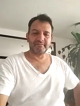 Snapshot of RogueTraveler chatting on 02-25-25, 03:16 RogueTraveler online show from 02-25-25, 03:16