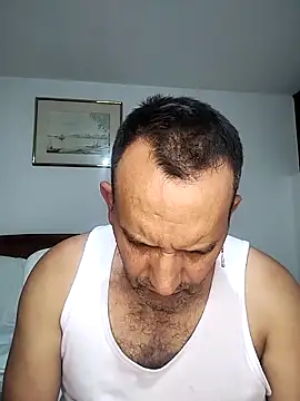 Snapshot of RogueTraveler chatting on 09-17-25, 05:09 RogueTraveler online show from 09-17-25, 05:09