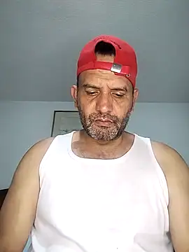 Snapshot of RogueTraveler chatting on 09-26-25, 04:16 RogueTraveler online show from 09-26-25, 04:16