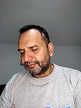 Snapshot of RogueTraveler chatting on 09-28-25, 03:12 RogueTraveler online show from 09-28-25, 03:12