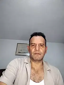 Snapshot of RogueTraveler chatting on 10-07-25, 03:47 RogueTraveler online show from 10-07-25, 03:47