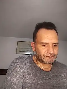 Snapshot of RogueTraveler chatting on 10-11-25, 03:50 RogueTraveler online show from 10-11-25, 03:50