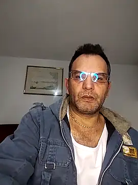 Snapshot of RogueTraveler chatting on 10-23-25, 02:55 RogueTraveler online show from 10-23-25, 02:55