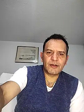 Snapshot of RogueTraveler chatting on 10-28-25, 03:10 RogueTraveler online show from 10-28-25, 03:10