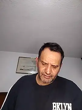 Snapshot of RogueTraveler chatting on 11-02-25, 03:20 RogueTraveler online show from 11-02-25, 03:20