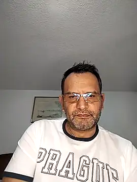 Snapshot of RogueTraveler chatting on 11-03-25, 02:57 RogueTraveler online show from 11-03-25, 02:57