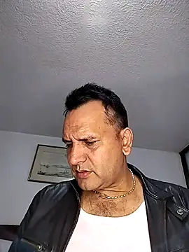 Snapshot of RogueTraveler chatting on 11-05-25, 03:17 RogueTraveler online show from 11-05-25, 03:17