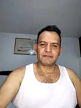 Snapshot of RogueTraveler chatting on 11-06-25, 03:29 RogueTraveler online show from 11-06-25, 03:29