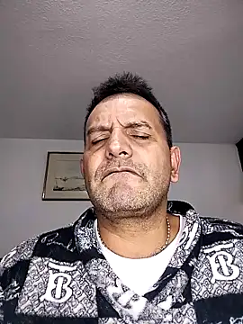 Snapshot of RogueTraveler chatting on 11-09-25, 04:11 RogueTraveler online show from 11-09-25, 04:11