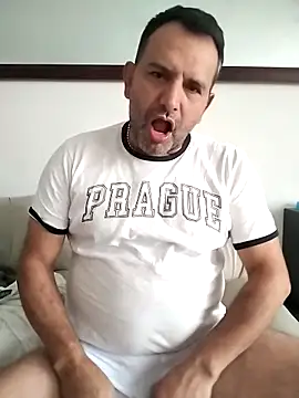 Snapshot of RogueTraveler chatting on 11-13-25, 07:46 RogueTraveler online show from 11-13-25, 07:46