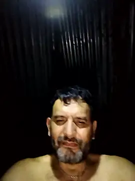 Snapshot of RogueTraveler chatting on 01-11-26, 04:50 RogueTraveler online show from 01-11-26, 04:50