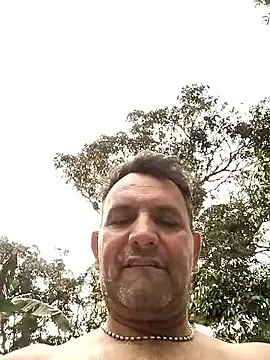 Snapshot of RogueTraveler chatting on 01-15-26, 09:29 RogueTraveler online show from 01-15-26, 09:29