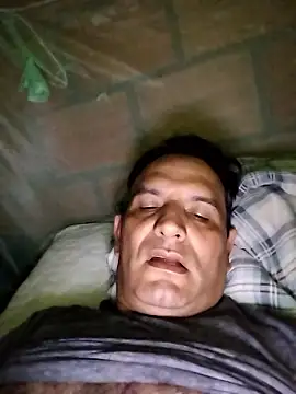 Snapshot of RogueTraveler chatting on 01-19-26, 04:27 RogueTraveler online show from 01-19-26, 04:27