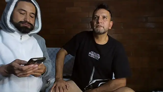 Snapshot of RogueTraveler chatting on 03-08-26, 02:48 RogueTraveler online show from 03-08-26, 02:48