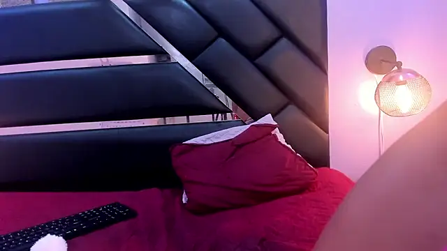 Snapshot of KimberlyVillaLobos chatting on 02-19-25, 05:49 KimberlyVillaLobos online show from 02-19-25, 05:49