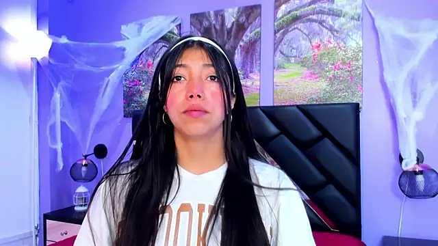 Snapshot of KimberlyVillaLobos chatting on 10-21-25, 11:33 KimberlyVillaLobos online show from 10-21-25, 11:33