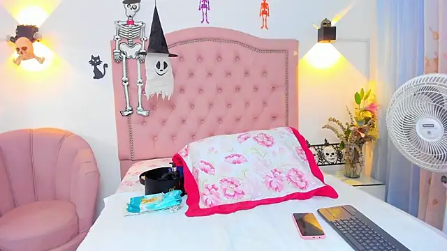 Snapshot of JulieeHabubu chatting on 10-25-25, 03:47 JulieeHabubu online show from 10-25-25, 03:47