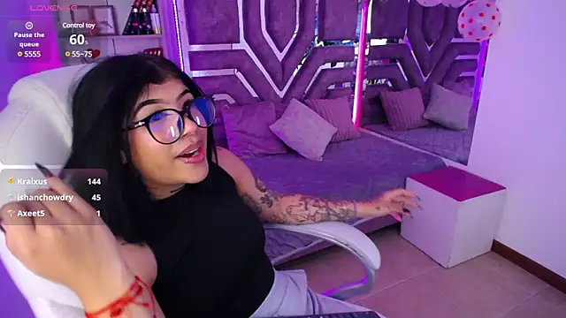 AliceWalker 11 online show from 02-21-25, 02:17