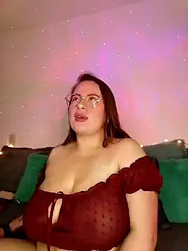 Snapshot of soofy__ chatting on 10-20-25, 04:35 soofy online show from 10-20-25, 04:35