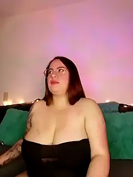 Snapshot of soofy__ chatting on 10-21-25, 02:12 soofy online show from 10-21-25, 02:12