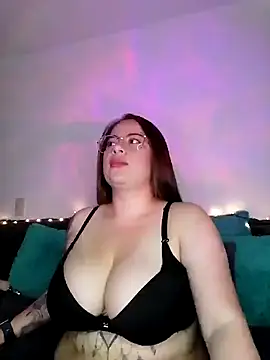 Snapshot of soofy__ chatting on 11-17-25, 05:24 soofy online show from 11-17-25, 05:24