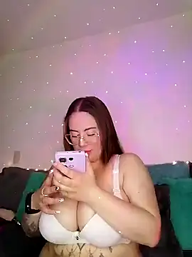 Snapshot of soofy__ chatting on 11-20-25, 03:28 soofy online show from 11-20-25, 03:28