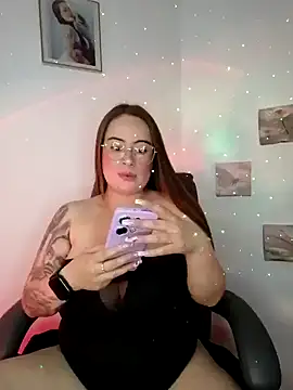 Snapshot of soofy__ chatting on 12-16-25, 03:33 soofy online show from 12-16-25, 03:33