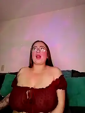 Snapshot of soofy__ chatting on 12-17-25, 05:02 soofy online show from 12-17-25, 05:02