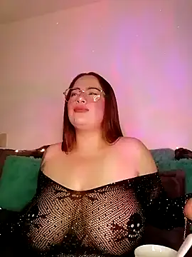 Snapshot of soofy__ chatting on 12-22-25, 04:20 soofy online show from 12-22-25, 04:20