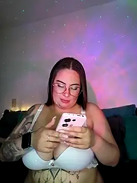 soofy   online show from 06-18-26, 05:08